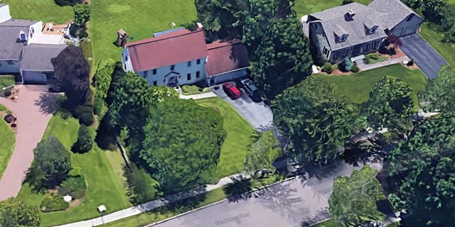 This single family house built on 1981 and located in Burlington, Vermont, is listed to Bernard and Jane Sanders. (Google Maps)
