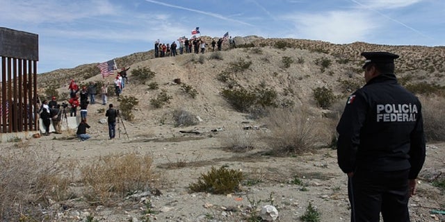 Supporters of U.S. border security make a human wall to demonstrate their support for a border wall between the U.S. and Mexico, at Sunland Park, N.M., Feb. 9, 2019. (Hericka Martinez/AFP/Getty Images)