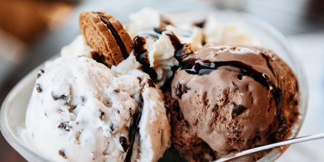 The British girl, who has not been publicly named, went into anaphylactic shock after having a severe allergic reaction to the dessert she ate at a shopping center in Malaga, on Spain’s Costa del Sol.<br data-cke-eol="1">