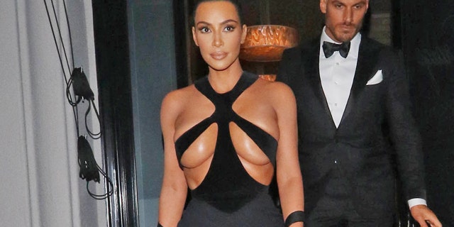 Kim Kardashian's daring look was reimagined by one hilarious mommy blogger.
