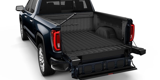 New Ram 1500 pickup tailgate does the splits | Fox News