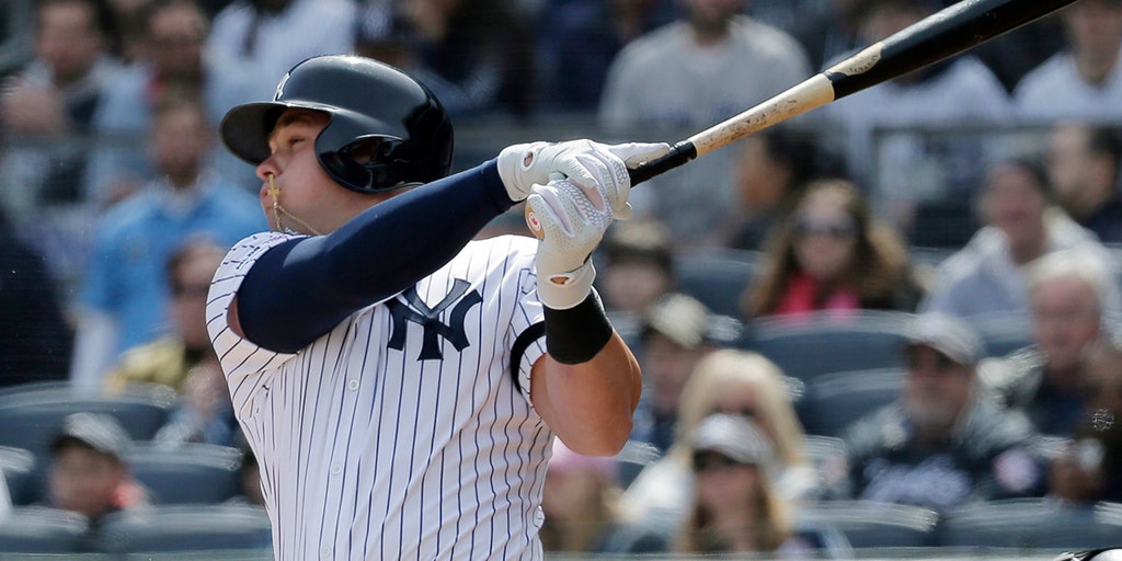 YES Network na platformě X: „Get an up-close look at Luke Voit's workout on  the premiere of Yankees Access (today, 4pm). Also: ⚾ Ice fishing with  Paxton ⚾ Workout with Gleyber ⚾