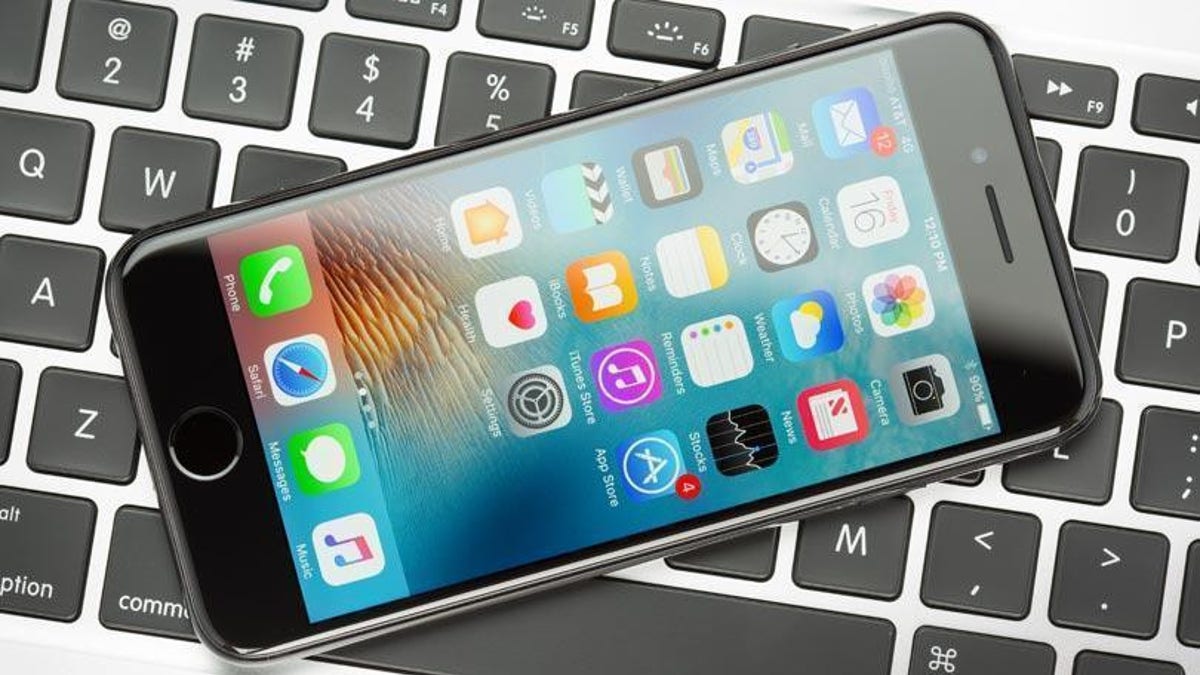 Two Oregon college students have been accused of tricking Apple into giving them thousands of iPhones, which they then sent back to their native China to be sold