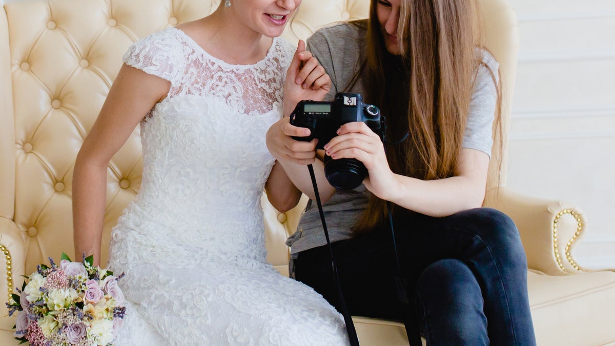 In a post that's since been shared on a wedding shaming Facebook group, the bride explained she wouldn't be paying her photographer his final payment, unless he was able to tick off a list of specific shots from a five-page checklist.<br>