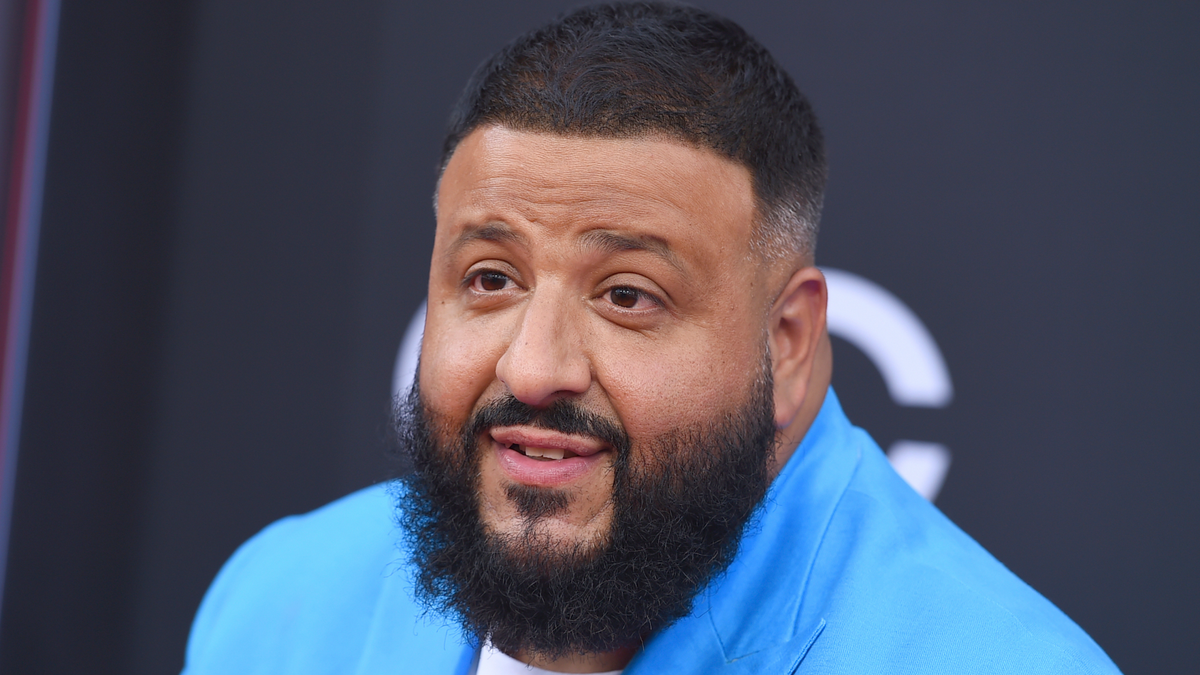 Grammys 2020: DJ Khaled Brings a Kobe Bryant Shirt to Red Carpet
