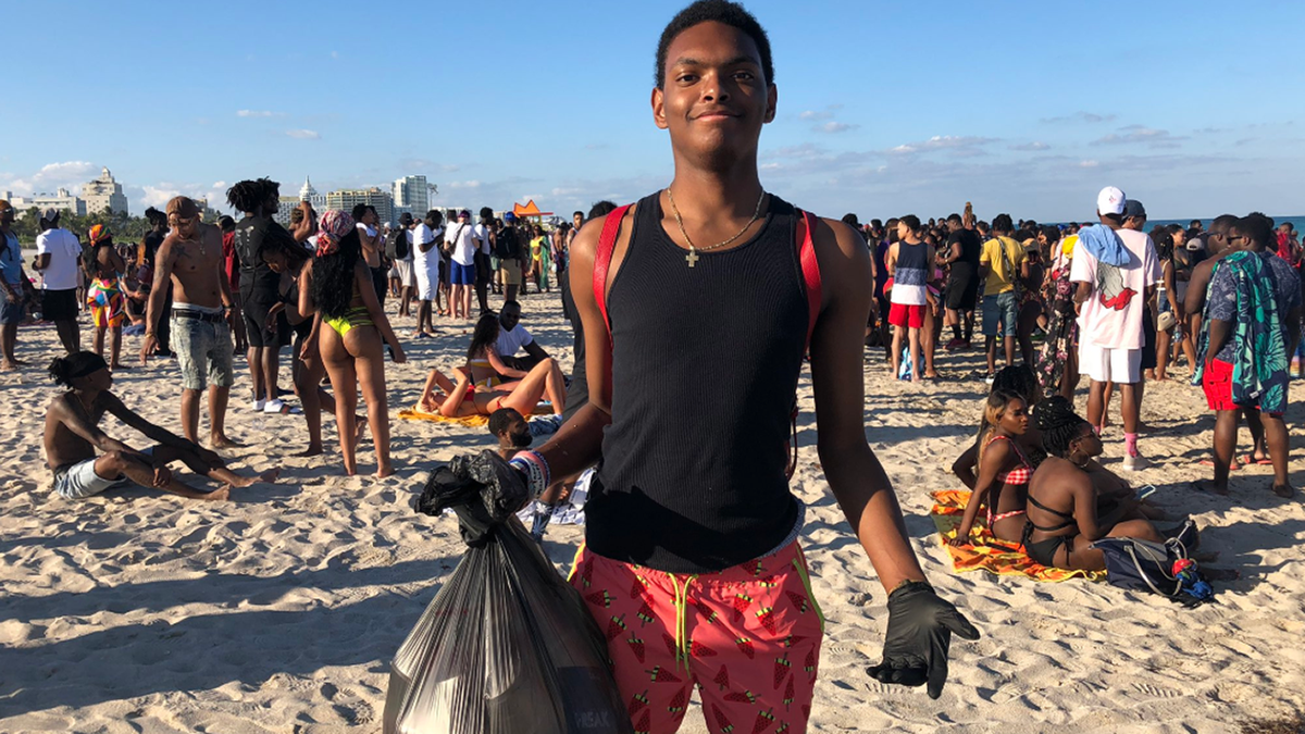 Joshua Caraway, 19, a freshman at the University of West Georgia, helped keep Miami Beach clean during spring break. (@OfficialJoelF/Twitter)