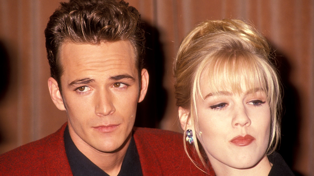 Luke Perry and Jennie Garth at the 7th Annual Nancy Susan Reynolds Awards, Regent Beverly Wilshire Hotel, Beverly Hills