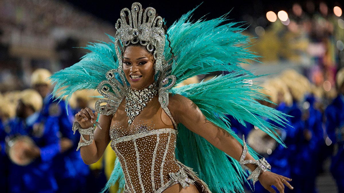 TOPSHOT - A reveler of the Unidos da Tijuca samba school performs during the second night of Rio's Carnival at the Sambadrome in Rio de Janeiro, Brazil, on February 12, 2018. / AFP PHOTO / Mauro PIMENTEL (Photo credit should read MAURO PIMENTEL/AFP/Getty Images)