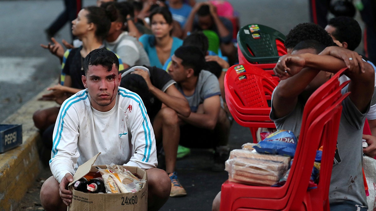 People detained by security forces after looting broke out during an ongoing blackout are pictured in Caracas, Venezuela, March 10, 2019. REUTERS/Ivan Alvarado TPX IMAGES OF THE DAY - RC1841A45600