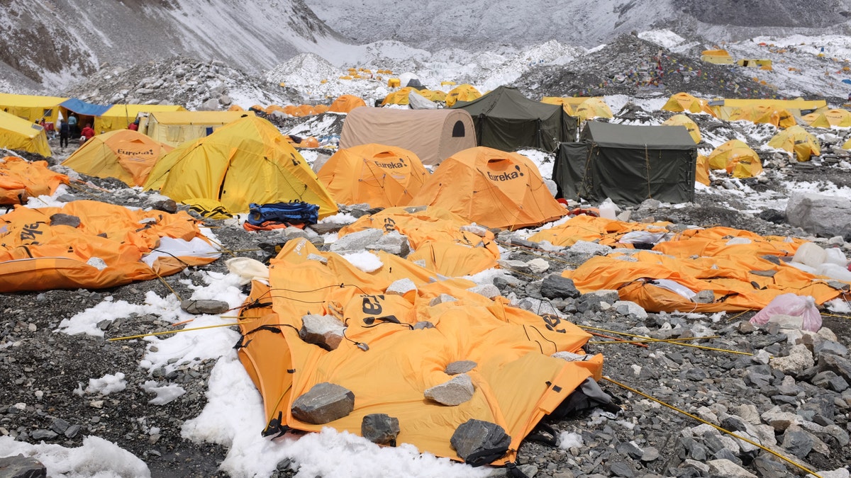 Melting Mount Everest Glaciers Reveal Dead Climbers Bodies Report Fox News