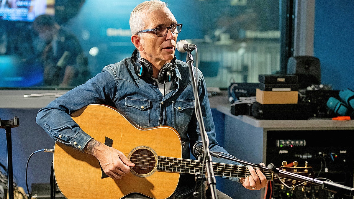 NEW YORK, NY - JUNE 04:  Art Alexakis of Everclear perfroms at SiriusXM Studios on June 4, 2018 in New York City.  (Photo by Roy Rochlin/Getty Images)