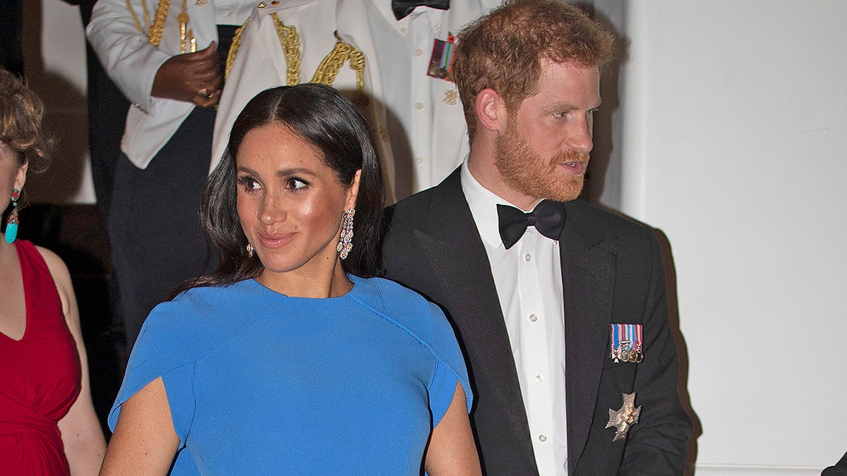 SUVA, FIJI - OCTOBER 23: Prince Harry, Duke of Sussex and Meghan, Duchess of Sussex arrive for the State dinner on October 23, 2018 in Suva, Fiji. The Duke and Duchess of Sussex are on their official 16-day Autumn tour visiting cities in Australia, Fiji, Tonga and New Zealand. (Photo by Ian Vogler - Pool/Getty Images)