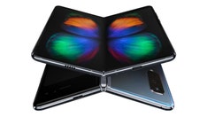 Samsung’s $2,000 foldable phone is already breaking, reviewers say