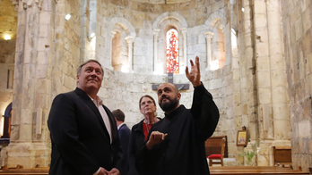 Pompeo tours Lebanese historical sites in ancient city