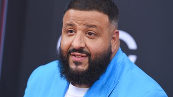 DJ Khaled honors Kobe Bryant on Grammys red carpet
