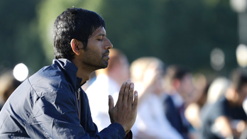 Thousands attend New Zealand vigil to honor 50 mosque dead