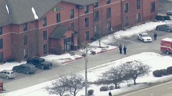 Illinois deputy with US Marshals fugitive task force fatally shot while serving warrant, officials say