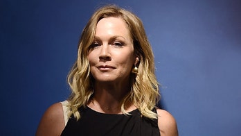 Jennie Garth opens up about osteoarthritis at an early age: 'I was shocked'