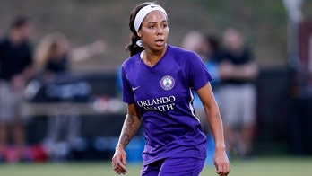 US soccer star Sydney Leroux participates in Orlando Pride practice nearly six months pregnant