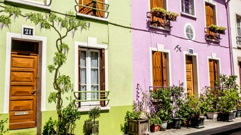 Instagram-crazed tourists turn popular Paris block into ‘hell’ for residents
