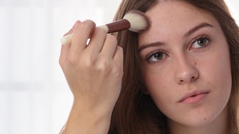 Woman claims boyfriend dumped her, accused her of 'catfishing' him by using makeup to cover acne