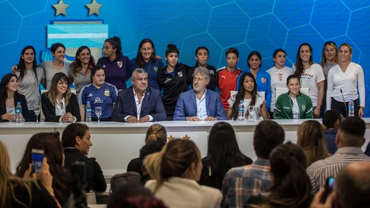 Argentina announces professionalization of women's soccer