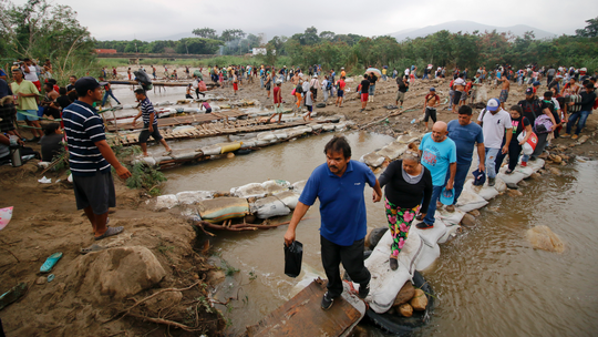 Colombia: Even Maduro's relatives seeking relief from outage