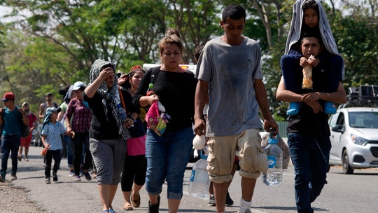 Mexico to hand out some humanitarian visas as thousands of caravan migrants gather in Chiapas