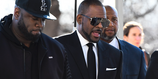 R. Kelly, right, arrives at the Leighton Criminal Court for a hearing on Friday, March 22, 2019, in Chicago. (AP Photo/Matt Marton)