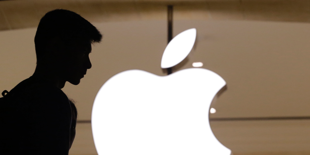 A customer enters an Apple Store.