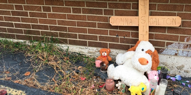 Photo shows what is left of a make-shift memorial to Donna Castleberry near the scene of her August shooting death in Columbus, Ohio. (AP Photo/Andrew Welsh-Huggins)