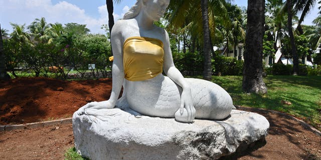 Guests, and even the original sculptor, are questioning Ancol Dreamland's decision to place bronze wraps around the statues' breasts.