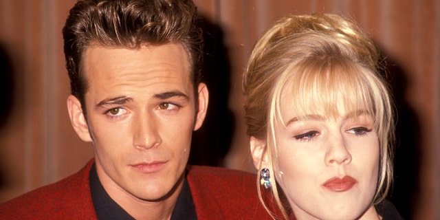 Luke Perry and Jennie Garth at the Nancy Susan Reynolds Awards in November 1991.