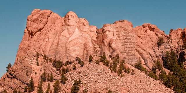 A digital rendering of the initial plan for the Mount Rushmore National Memorial (CashNetUSA)