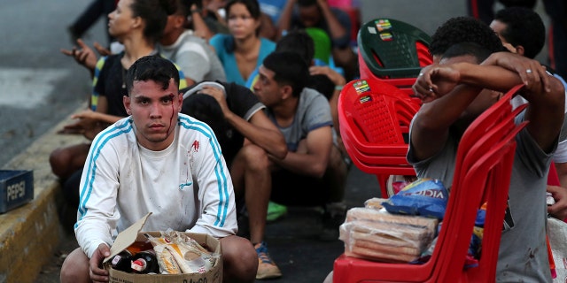 People detained by security forces after looting broke out during an ongoing blackout are pictured in Caracas, Venezuela, March 10, 2019. REUTERS/Ivan Alvarado TPX IMAGES OF THE DAY - RC1841A45600