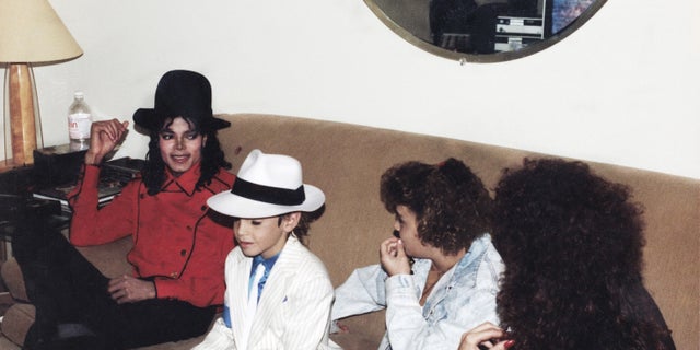 Michael Jackson, Wade Robson, Chantal Robson, Joy Robson (1990)