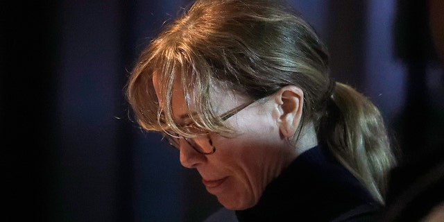Felicity Huffman departs an initial hearing for defendants in a racketeering case involving the allegedly fraudulent admission of children to elite universities, at the U.S. federal courthouse in downtown Los Angeles, California, U.S., March 12, 2019. REUTERS/Mike Blake - RC1CFB1FEF00