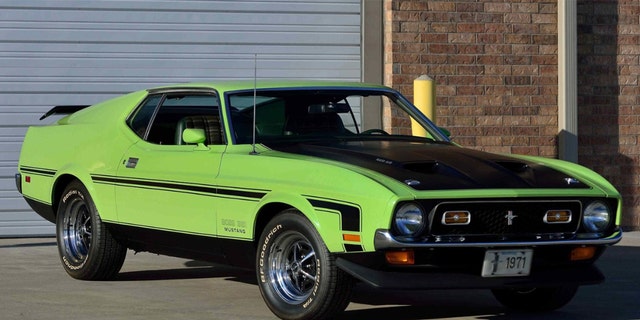 This 1971 Boss 351 Mustang from Grabber Lime is sold at a Mecum auction for $ 87,500