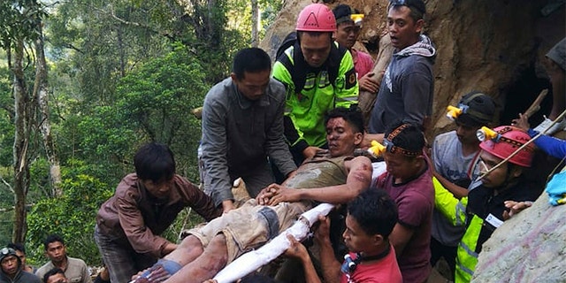 Indonesia Rescuers, Desperate To Save Trapped Miners, Bring In ...