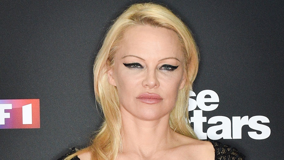 Pamela Anderson posts nearly naked throwback swimsuit photo Pamela Anderson posts nearly naked throwback swimsuit photo