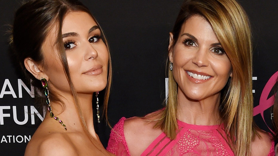 Lori Loughlin S Daughter Olivia Jade Looking To Rebuild Her Youtube Brand After Admissions Scandal Report Fox News