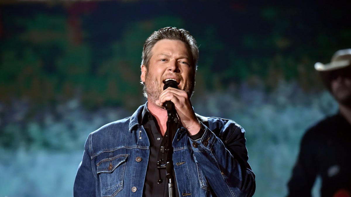 Blake Shelton performs 'God's Country' during the 54th Academy Of Country Music Awards at MGM Grand Garden Arena on April 07, 2019 in Las Vegas, Nevada.