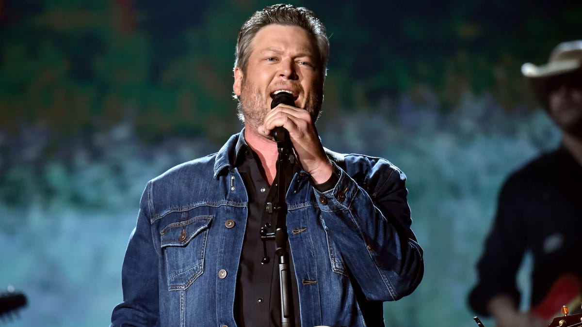 Blake Shelton performs 'God's Country' during the 54th Academy Of Country Music Awards at MGM Grand Garden Arena on April 07, 2019 in Las Vegas, Nevada.