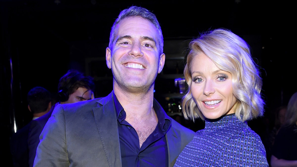 Andy Cohen and Kelly Ripa. (Getty)