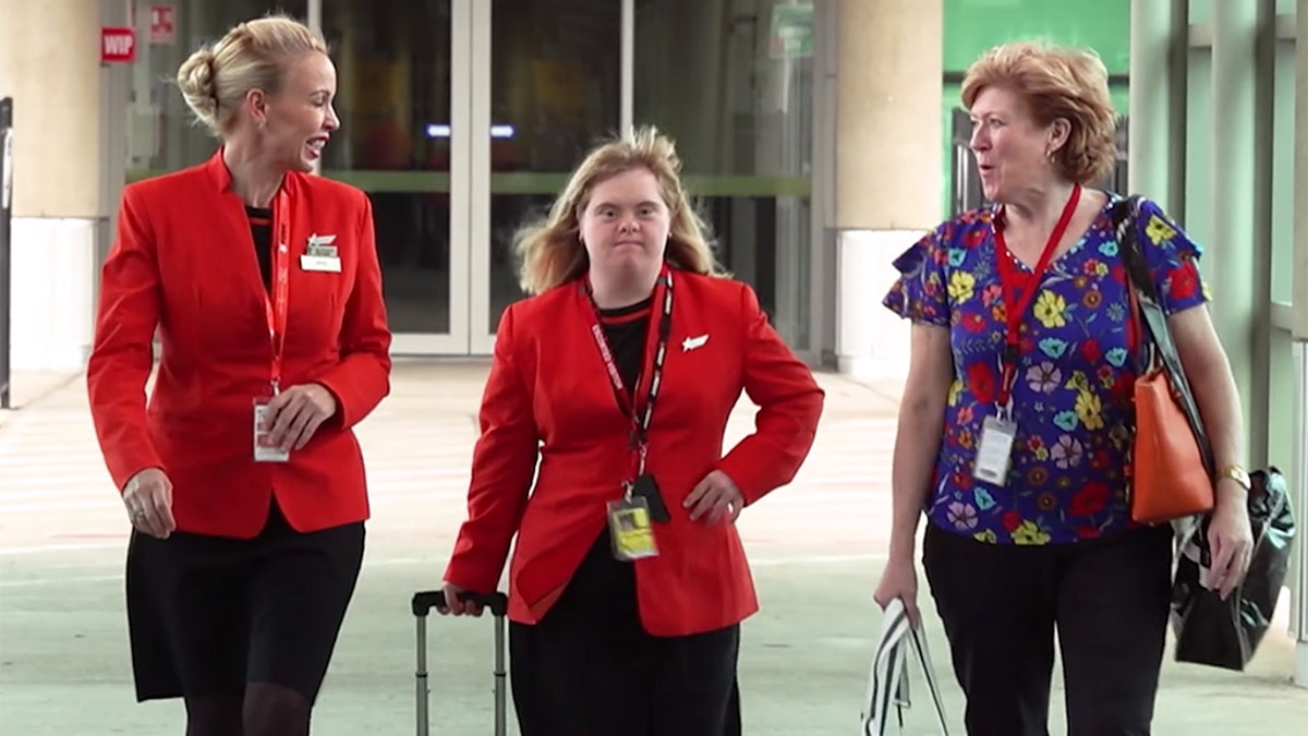 Knoll pitched in for a 590-mile flight from Brisbane to Mackay, helping to greet passengers, assist with a safety demonstration and serve passengers, as per the Times.