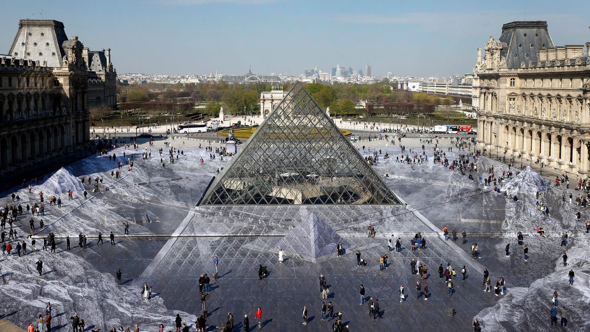 Louvre tourists reportedly destroyed special art installation