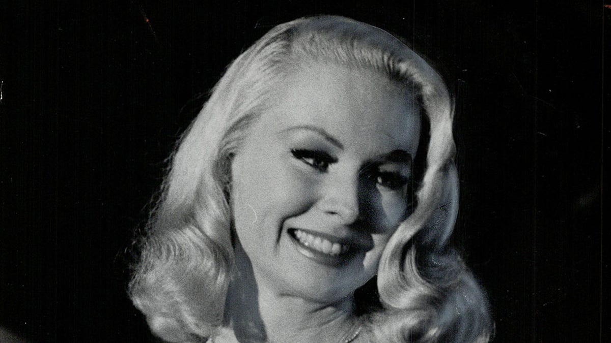 50s actress Joi Lansing had secret romance with young starlet, regretted being a sex symbol, book claims Fox News photo