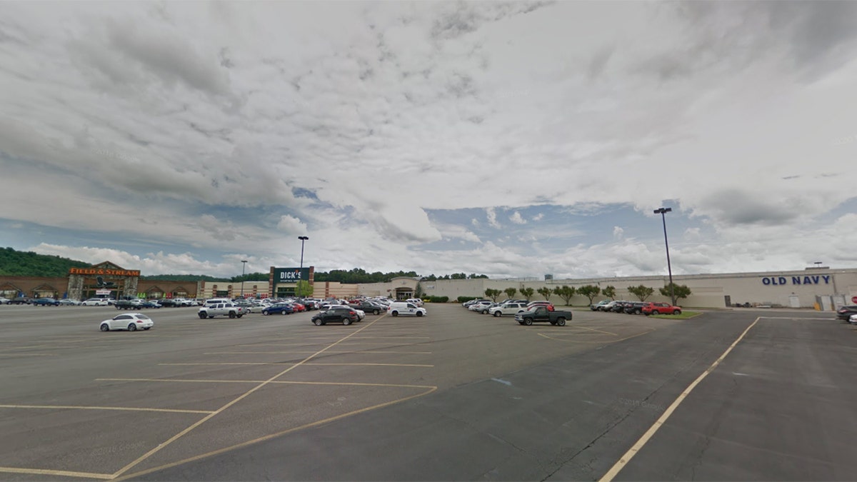 A sensational case of an attempted child kidnapping in the Huntington Mall in Barboursville, W.Va., may have been nothing more than a man being friendly to a little girl. 