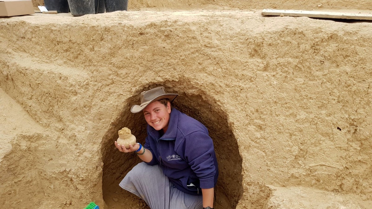 Archaeologist Shira Bloch holding a 2000-year old vessel discovered in the excavation. (Credit: Israel Antiquities Authority)