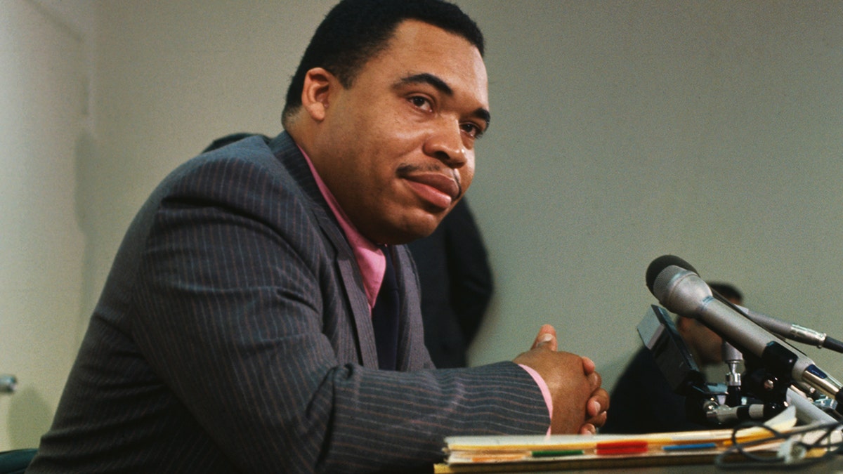 Newark Mayor Kenneth Gibson addresses reporters during a press conference in Washington, Aug. 5, 1970. (Getty Images)